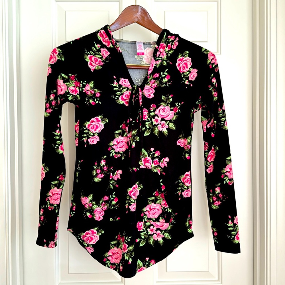 NOBO Top Size S Black Pink Floral Rose Long Sleeves Pockets Hoodie